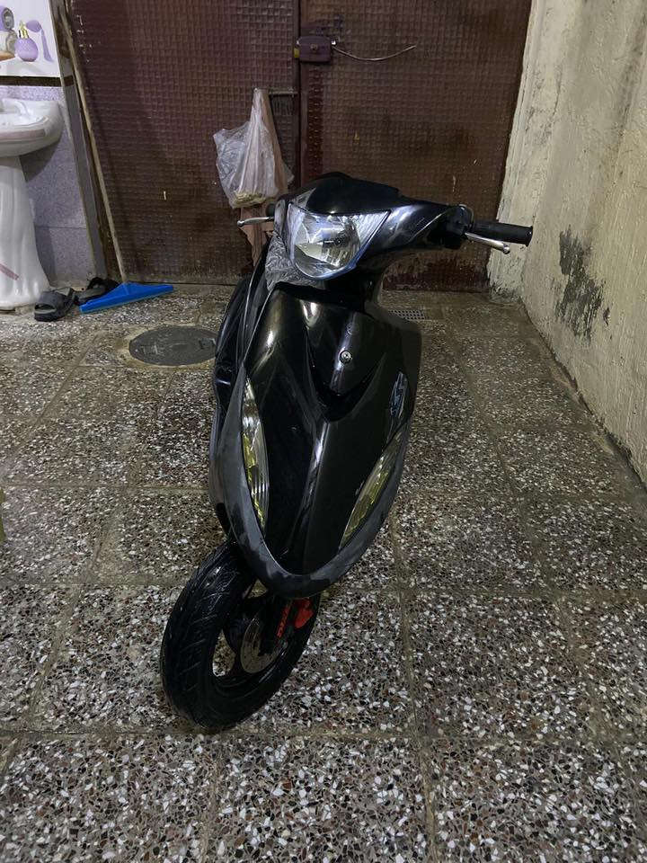 سلام عليكم دراجه ماكس بلاديه 49 نضيفه وخير من الله الدراجه مكينه وكفرات بلادي  مابيها نقص الدراجه كامله كلها بلادي وكهربائيات كلها شغاله *********** بغداد مدنيه الصدر
