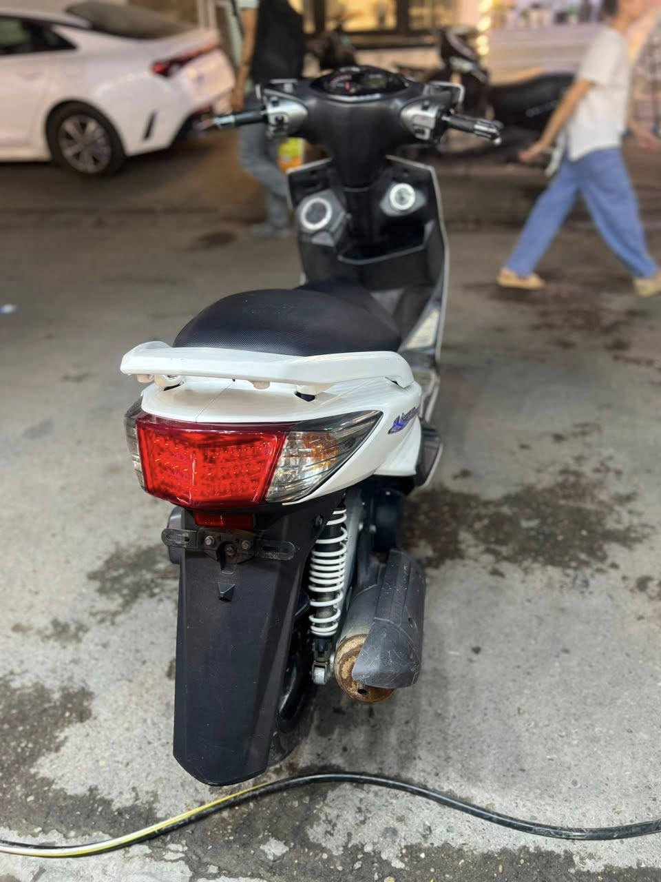 للبيع سكنس كفاله عامه بلاديه السعر 900وبيها بصط العنوان بغداد الاعظميه شراي يتصل ***********
