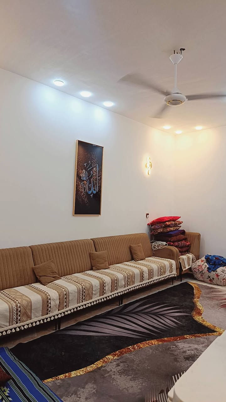 سلام عليكم بيت مساحة ١٠٠ متر الواجهة (١٢) النزال (٨)
ثلاث طوابق يحتوي على ثلاث غرف 
الطابق الثالث غرفة رابعة مخزن 
بيت كامل + ارضية السطح تغليف 
الموقع /الجلاعطة_قرب قصر ابو مريم_ فرع محل الوكيله

للاستفسار/
***********
