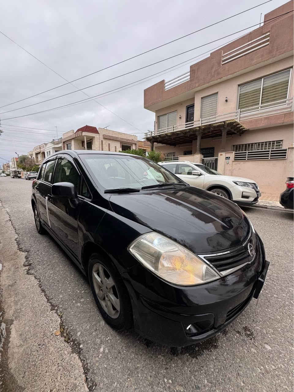 نیسان ڤێرسا مودیل ٢٠١٢ 
گێر و مەکینەو تەبرید بەشەرت
سەیارەکە ٣ پارچەو نیوی بۆیاخە
جەمپەکی خەفیفی پێشی هەیە
بەس بەدەنەی گرتیە 
بەناو کردن بەشەرت
سەیارەکە دینار مەسروفی تێدا نیە
هەموو گیانی بەشەرت
٤تایەی تازەیە
زۆر توندو تۆڵە

سعری ٧٨$ وەرەقە
*********** واتساب 
*********** واتساب 
شوێن هەولێر أربيل, العراق
