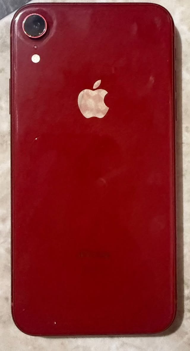 جهاز آيفون اكس آر غير مصلح.  ولا مبدل اي شي بطاريته ٧٧ السعر خاص جهاز نضيف كلش رقم (***********)
