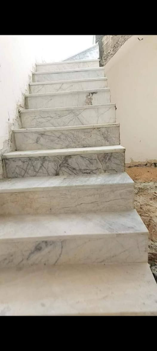 السلام عليكم خلفه سراميك درجه اولى متفرق حاليا ***********
