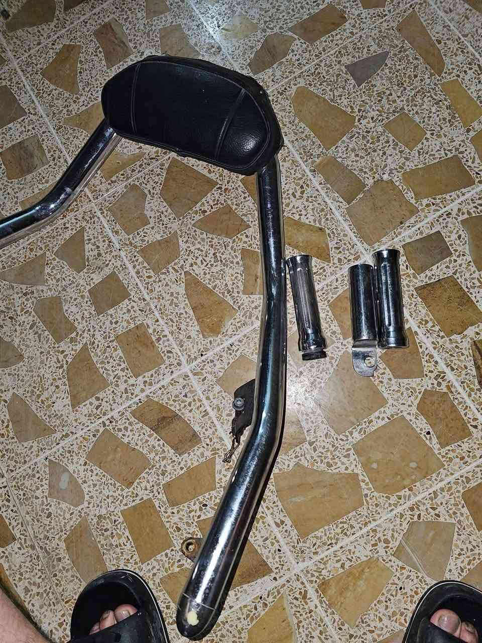 غراضه تفصيخ فورزه 08  بلاش البلاش توصيل جميع محافظات العراق كفر اصفر كامل مع الايتات ب60 الف 
طخم بك لايت ب30 الف جديد 
دبلات اماميه شرط سعر25 الف خلفيه20 الف
بصمه شرط الشغل ب 50 الف
ضفيره كامله ب25 الف
ويل امامي مع التاير 30 الف
كفر اسود كامل 30 الف 
توصيل متوفر ***********
