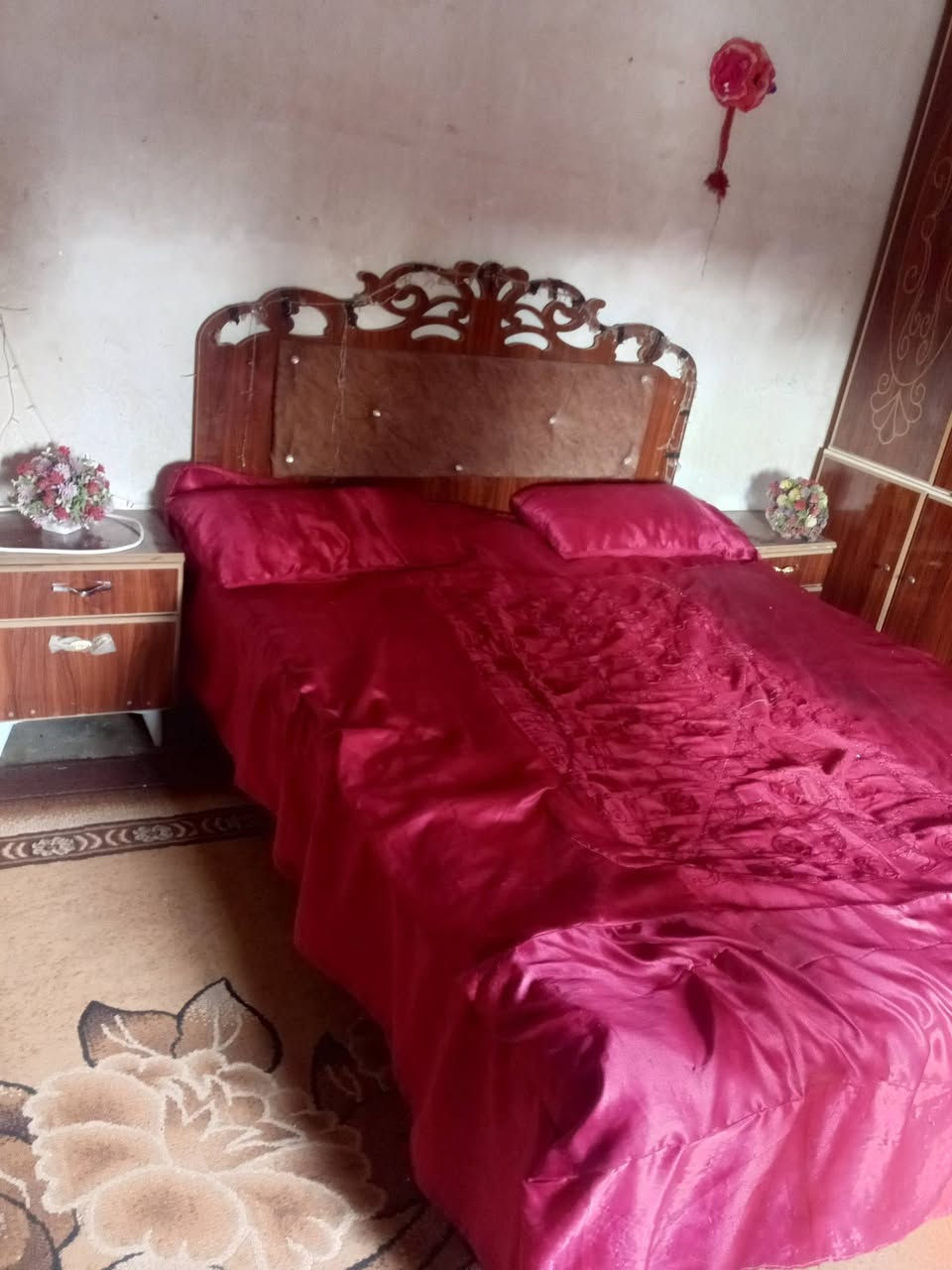 السلام عليكم غرف تخشاب للبيع السعر 450 وبي مجال ***********
