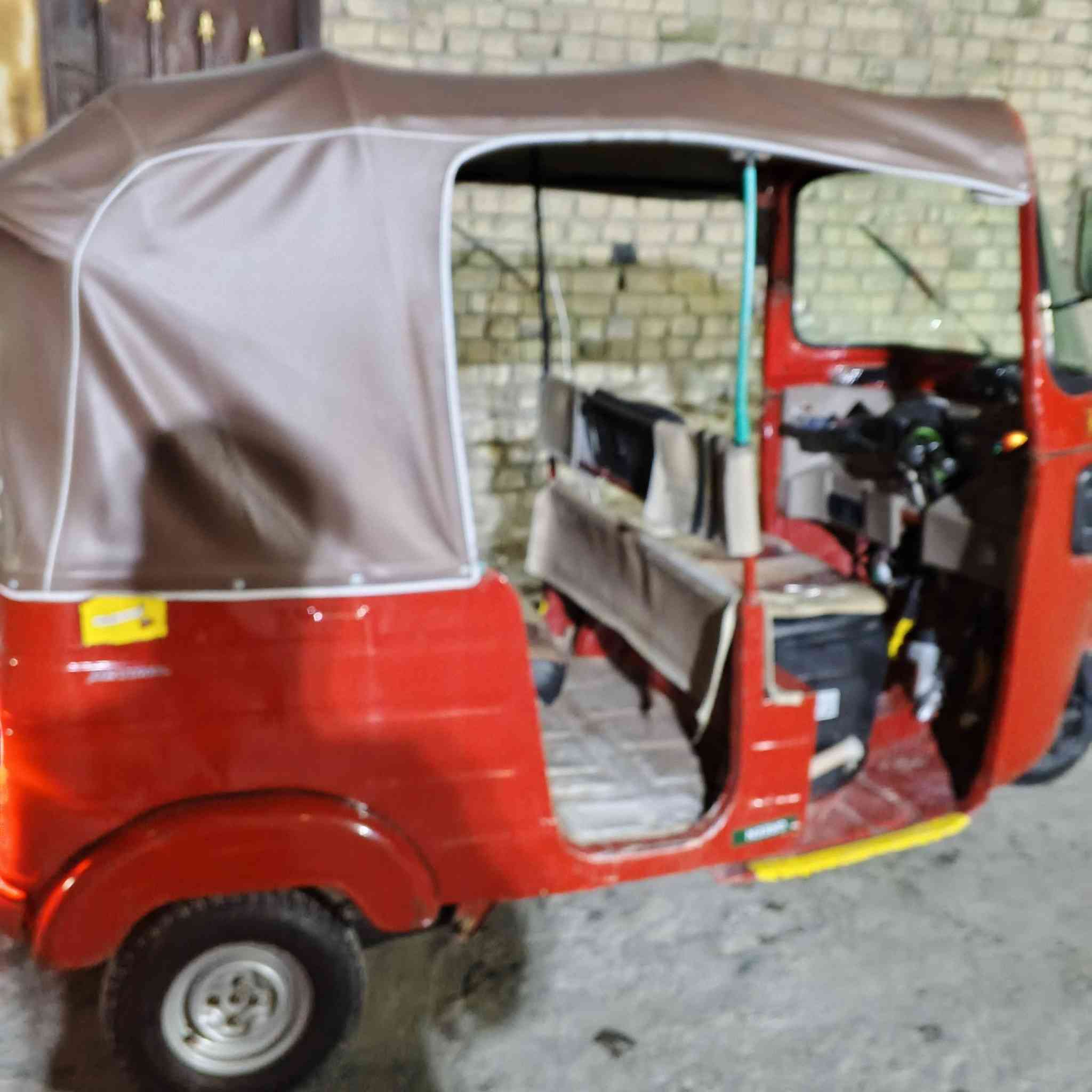 سلام عليكم تكتك البيع موديل 17شهر 12معمره ومصبوغه حزام رقم سنويه مكينه عشرين سعر 5ملاين وبيه مجال عنوان حي النصر بغداد***********
