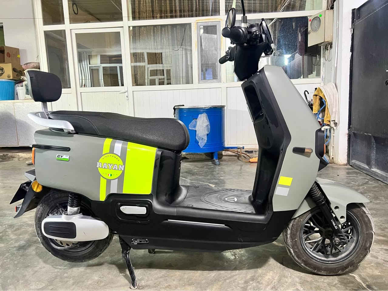 رقم موبايل: ***********
رقم موبايل: ***********

⚫️ سلام عليكم دراجة شحن للبيع.
⚫️ نوع ريان جديدة.
⚫️ فول مواصفات سرعتهه ٦٠-٧٠ك.
⚫️ بطارياتها ٥ اصليات نوعية جيدة يعني ماتوگفك بالشارع.
⚫️ صندوكها جبير وتحمل شخصين.
⚫️ مسافتها توصل من 50 الى 65 كيلومتر.
⚫️ بيها خاصية من تدوس السكليتر وتعوفه
 تشحن نفسها عن طريق المشي مثل الداينمو 
بيهه واقيات يد للحماية من الهواء البارد.

دراجة عملية ومواصفاتها كلش حلوة
المرور مايوگفك ولايحاسبك وين ماتطلع
للبيع ٧٨٠ الف وبيهه مجال للشراي
العنوان كركوك تواصل خاص  ...
رقم موبايل: *********** كركوك, العراق
