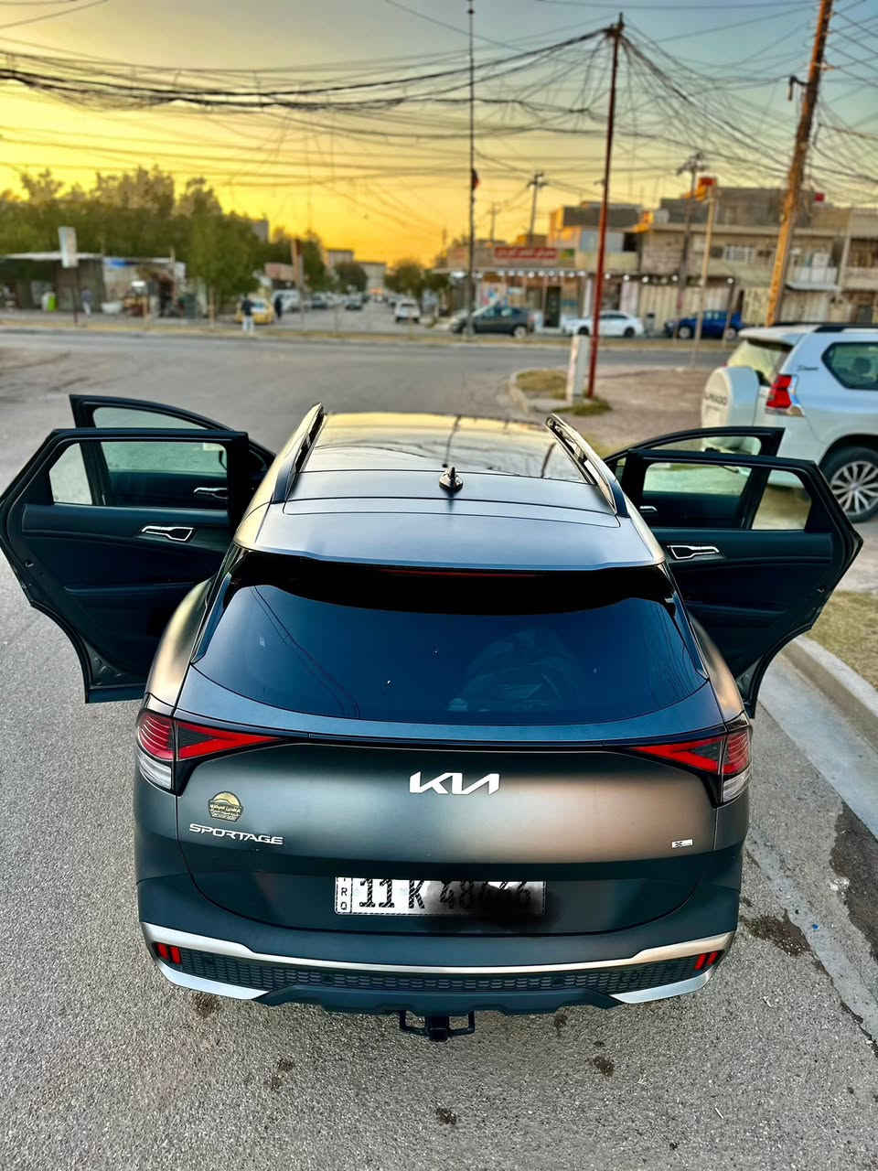 ‏#اللون مميز جدا بلاك كري المطفي
‎‏2023 Kia Sportage X Line

‎ كيا سپورتاج  2023   plug in Hybrid

‎يعني تكدر تستخدم سياره كانما سياره كهربائيه 

‎وتكدر تستخدمها  نظام الهجين 

‎وتكدر تستخدم نظام الوقود 

‎ وتبريد ثلج     

ماشيه56

‎فول  موصفات    

‎مواصفاتها :

‎1-بنوراما

‎1-بصمة  

‎3-شاشة كبيره على طول دشبول 

‎4-كاميرا دوارة 

‎5-رادارات / رادار امامي /رادار جانبي /رادار خلفي

‎6-حساسات خلفي 

‎7-خرائط نظام كيا مفعل بيها اصلا 

‎8-كشنات تدفة‏ 

‎9-كشنات جلد .

‎10-دفع رباعي  نضام جبلي وثلجي وترابي

‎11-نزول منحدرات                                                    

‎12-كشنات كهرباء

‎13-تبريد قطعتين 

‎14-اوتوهولد 

‎15-ويل كروم 

‎16-مسجل ناطق مفعل

‎17-بلوتوث USB ابل كار بلاي والاندروير . 

‎18-حاجب ليد

‎19-نقطه عمياء

‎20-مراة تعتيم

‎21-اشاراة بالمراياة الجانبيه                                     

‎22-فول تحكم ستيرن                                             

‎23-كير ماوس                                             

‎24-اوتو بريك                                                        

‎25-بريك بصمة                                                       

‎26-زنون + Led

‎27-شحن اللاسلكي                                                            

‎28-‏داخل اسود جلد 

‎29-نضام قياده أيكو + سبورت + نورمل

‎30-مثبت سرعه

‎31-تحديد مسار والقياده الاليه 

‎32-دمامات صوت  

‎33-لايت بلادي Led +  زينون ‏دبل زينون اصلى . 

‎34-رادار الخطوط البيضاء 

‎35لايتات اربع عدسات + ليد 

‎‏36-شاشة إلكترونية

‎37-تشغيل عن بعد 

‎‏AUTO HOLD-38

‎‏39-Auto start

‎40-منفذ شحن في المقاعد الأمامية

‎41-تبريد منفصل السائق عن الراكب مع دكتات تبريد خلفية. .

وبعد كومه مواصفات بيها مكان سياره بغداد حي العامل

***********
