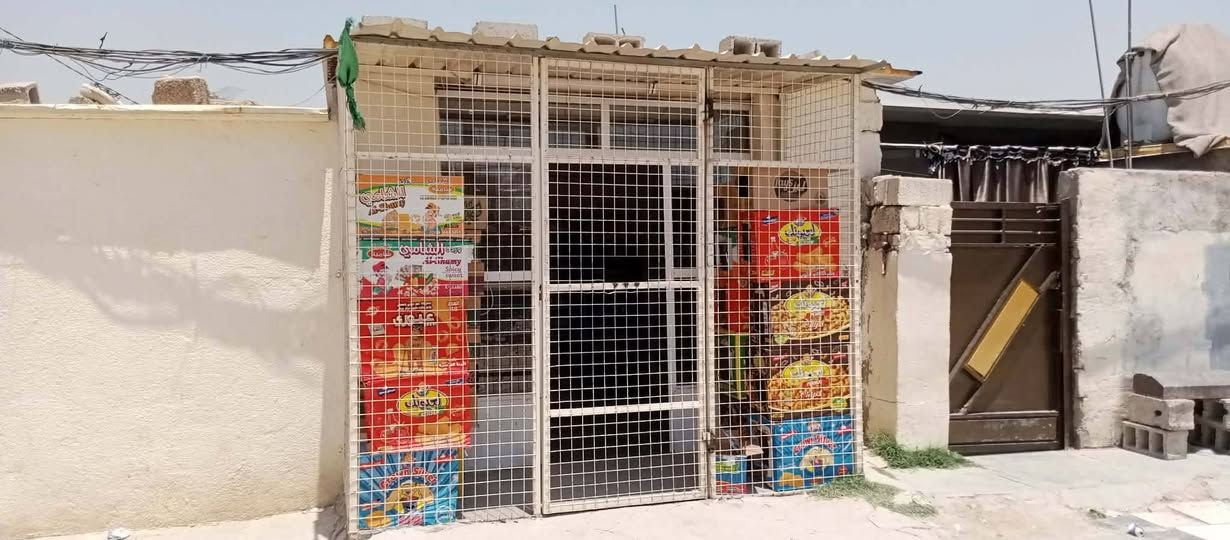 السلام عليكم هذا البيت للبيع الزعفرانيه شارع المعهد خلف  المنصه هوه بيت نظيف البيت كاشي استقبال اعكاده الباقي سندويش سعره ٢٥ وبي مجال تفاصيل أكثر هذا  رقم صاحب البيت ***********
