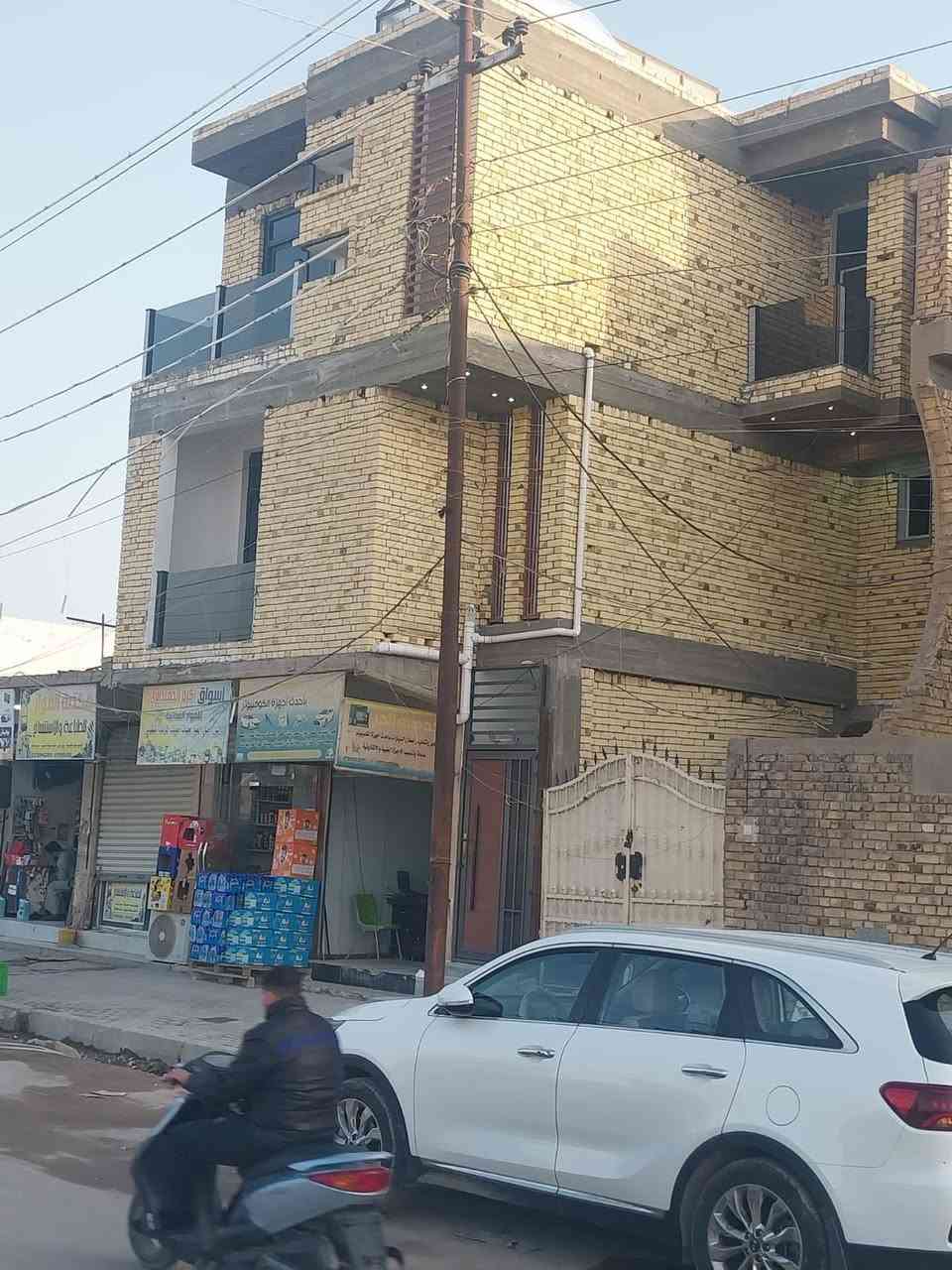 بناية للايجار
مقابيل كلية التربية 

المجلس البلدي سابقا 

***********

                                  

                               تحتوي على 

دار مساحه ٢٠٨ م للاغراض التجاريه والمكاتب والشركات

               شقق للايجار 

شقة مساحة مساحة ١٥٠ م 

طابق اول 

شقة مساحة ١٢٠ م طابق ثاني
