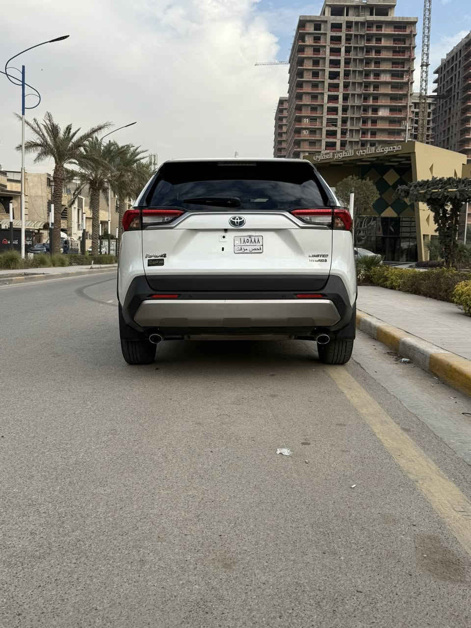 ‏2024 TOYOTA RAV4, LIMITED HYBRI
يعني فول مواصفات اعلى فئه براف 4
عداد المسافه 11الف مايل 
-حساسات 360°
- ⁠مانع اسطدام 
- ⁠داتا شو 
- ⁠4 انضمة قيادة 
- ⁠اوتو هولد 
- ⁠تبريد قطعتين 
-سستم صوت jbl مع دمام خلفي وتويترات بلتكم
- حساس خلفي امامي
- رادار خلفي امامي
- كشنات امامي كهرباء 
- كشنات تدفئه تبريد 
- تحكم ستيرن قياده 
- ويل حجم 18 كروم اسود
مكان السياره بغداد العامريه  
للاستفسار ***********
