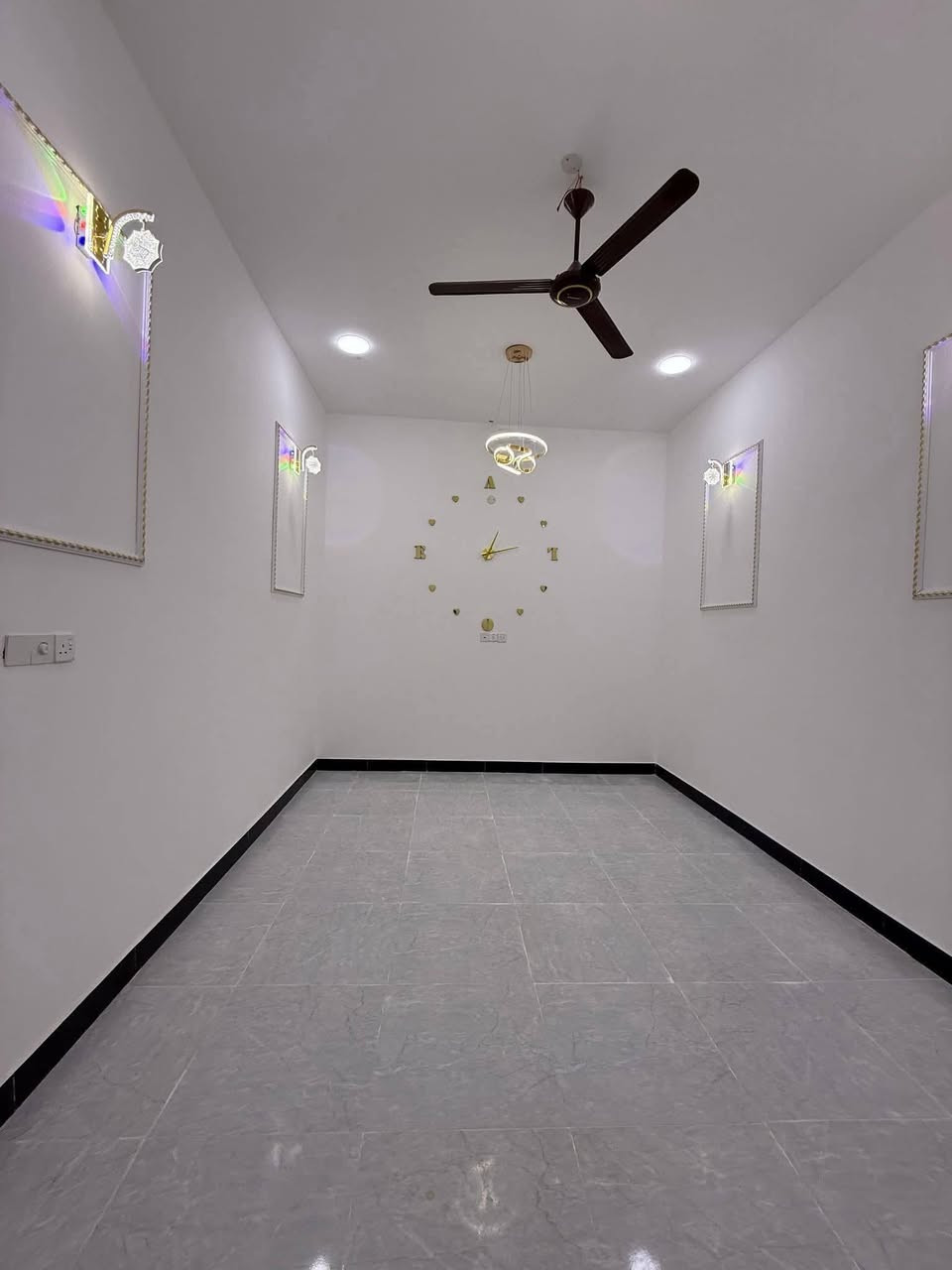 🔥 125 مليون قابل للتفاوض 🔥
***********
تحية طيبة 🌹فرصة مميزة للبيع في أبو الخصيب / شارع محولة الزهير
🏡 تفاصيل العقار:▪️ المساحة: 200 متر▪️ يبعد 500 متر عن شارع سايدين▪️ الطابو: صرف زراعي باسم عراقي

🏠 مواصفات البيت:▫️ غرفتين نوم▫️ صالة مريحة▫️ مطبخ▫️ صحيات داخلية وخارجية▫️ ستقبال (ديوان)▫️ كراج للسيارة
📍 موقع هادئ ومناسب للسكن العائلي
📞 ***********
