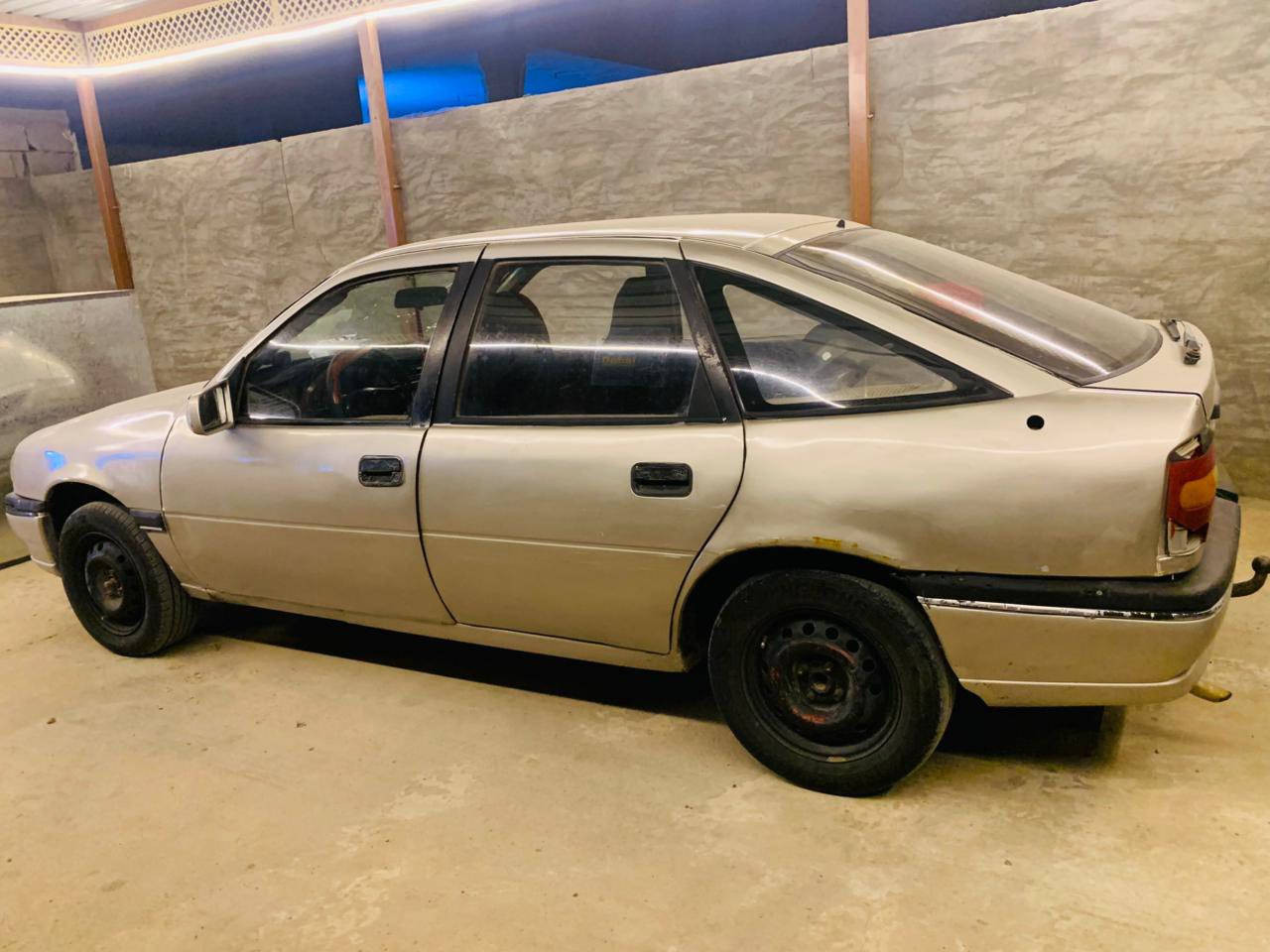 اوبل فكترا ١٩٩٣
محرك ٢٠ 
كير عادي 
مصبوغة عام بيها خياس بالهلالات 
رقم انكليزي انبار مشروع وطني تحويل بكل بمكان سنوية ٢٩ 
هزة جديدة مكانها قضاء الحويجه //***********
