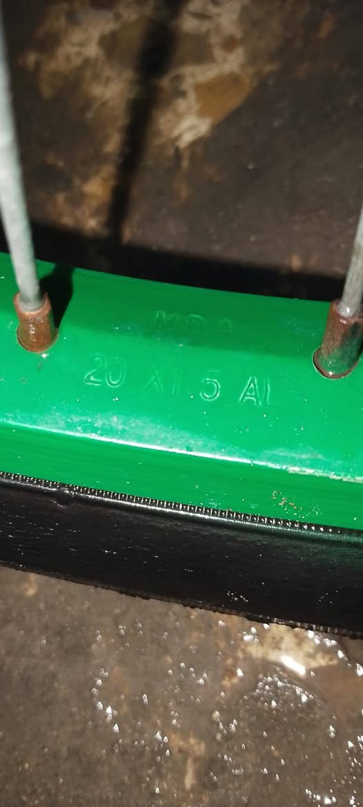 السلام عليكم بايسكل طبكة مال بالة الاصلي شيمانو كلشي ما مبدل بي الله شاهد كلشي ما بي بس متروك الويالة مختمة البلادية هية هيج لونهة خضر الزكات مال شركة شخط ما بيهن مكينتة الاصلية البلادية شيمانو العكرب هم كذالك من مشتري لحد الان ما مبدل بي شي بس تايرات السعر 75 وبي مجال بسيط للاستفسار خاص او واتساب ***********
