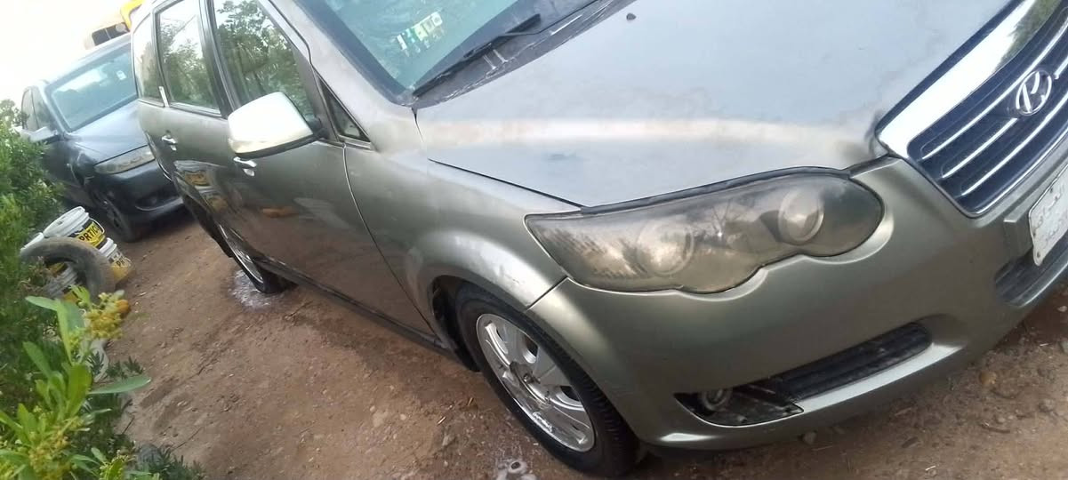 سلام عليكم
شيري استرة السيارة ٧راكب 
كير مكينه صدر تخم تاير تبريد تدفئه كله شغال 
كفاله ضربه وصبغ 
السيارة مال بيت ومال عائله تكضي بيها زيارات 
السيارة كولش حلوة 
شرط التحويل مباشر 
سعرها ٤٠ 
عنوانها بغداد البلديات 
***********
