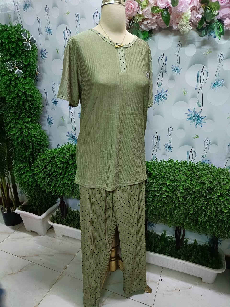 تراكات صيفيه راقيه و خامه بارده و الوان اتجنن و اسعار مناسبه  🧡🧡🧡


**إذا كنت صاحب هذا الإعلان وتريد حذفه لأي سبب، رجاءا أرسل رسالة إلى الدعم الفني**