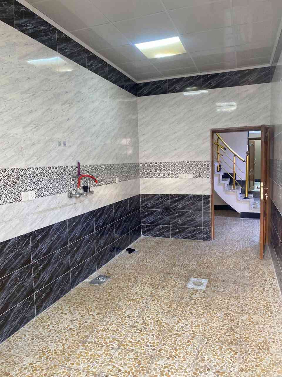 دار للايجار
الموقع حي جابر بن حيان.
مقابل بانزيخانة العربي في حي العربي.
مساحة الدار ١٥٠ متر طابقين
الطابق الأول.
كراج واسع +مطبخ+ صحيات+ هول +استقبال+ غرفة نوم
الطابق الثاني.
٣ غرف نوم صحيات.
ملاحظة مطلوب عائلة صغيرة.
بدل الايجار الشهري  المطلوب   ٦٥٠ الف 
للاستفسار والتواصل الاتصال على الرقم
👈*********** 
او زيارة موقع المكتب الكائن في حي الحدباء سايدين جامع الغفران قرب مركز شرطة الرماح داخل عمارة سدرة المنتهى
