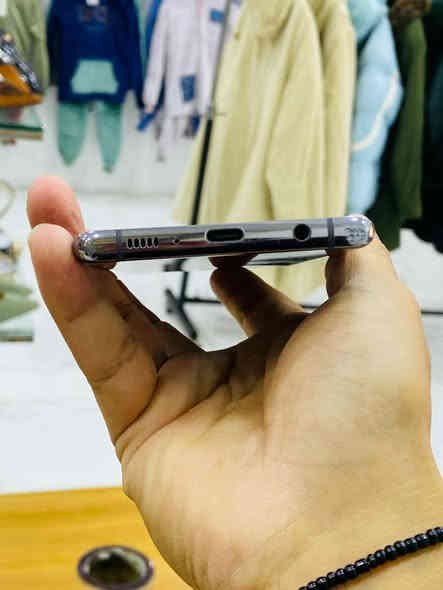 سلام عليكم عندي S10بلس فايف جي دبل سيم ١٢٨ موبيل جديد مامفتوح شرط سعر 200 وبي مجال بسيط / ***********/
