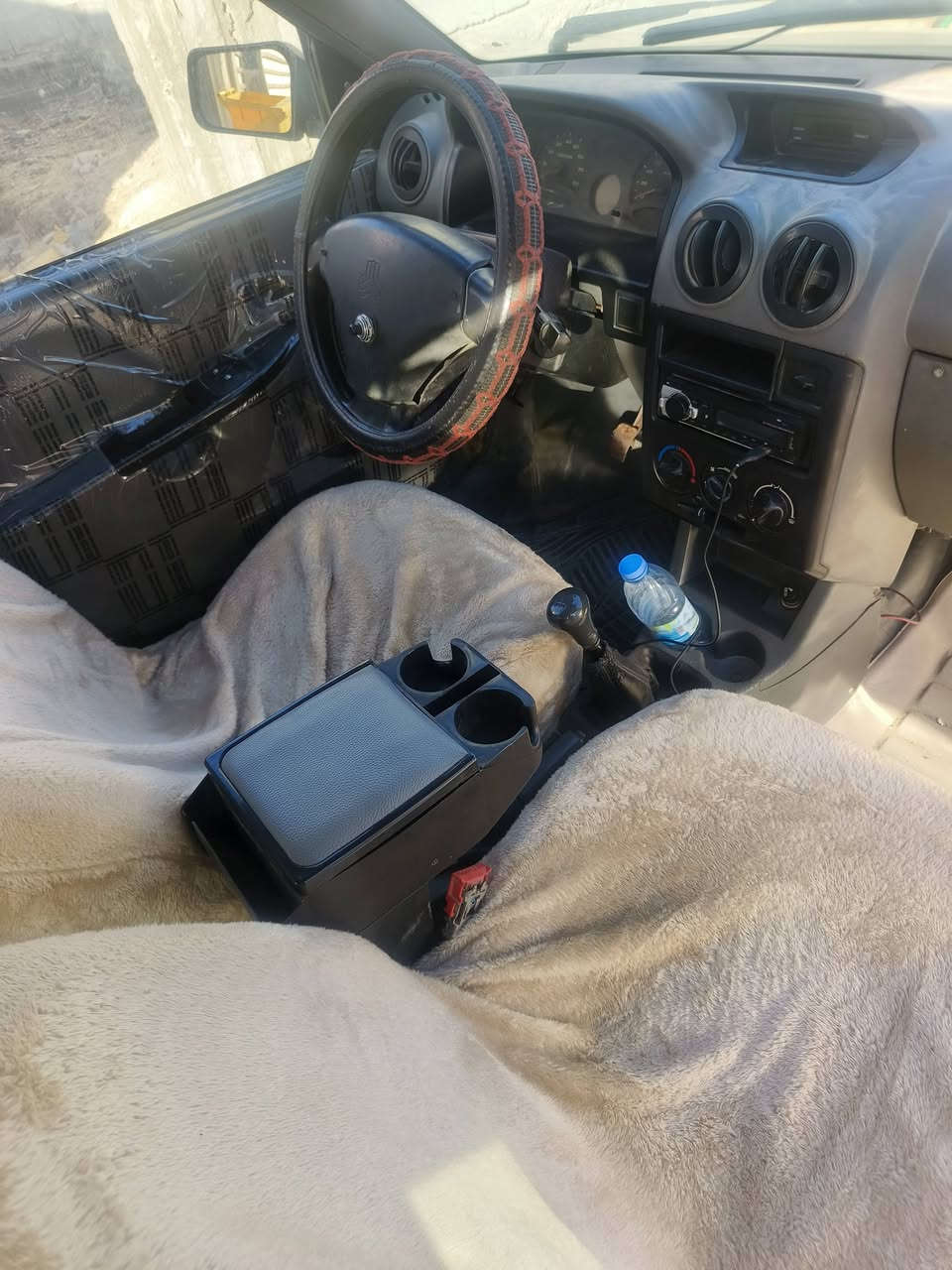 السلام عليكم سايبه للبيع مديل 15 مكينه كير جدد تبريد ثلج سنويه لل28 مصفره هيئه وغرامات راعيه يمي تحويل ثاني يوم السياره كامله من كل النواحي كبل للشارع السعر 28 وبيه مجال قليل مكاني بصره ***********هذا رقمي واني خادم
