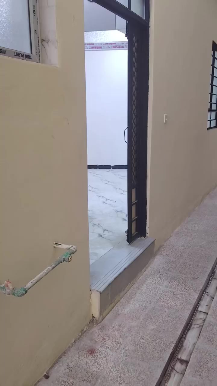 يعلن مكتب  النعيمي الأصيل للعقار قرب جامع جويجاتي
رقم العرض :31

‏دار : للبيع سند مشترك ملك صرف

المنطقة : باب جديد قرب جامع جويجاتي قريب جدا على شارع

المساحه: واقع حال 

يتكون الدار من  غرفه جوه+غرفه فوك +خدمات+مطبخ + البيت بناء حديث زيرو

السعر 40 مليون 

كما موضح بالفيديو

🚩 صفحة مختصة بتجارة العقارات 🚩 
- بيوت بيع وشراء وبأسعار مناسبة✅ 
- يوجد قطع اراضي باسعار مناسبة ✅
- يوجد عروض تجارية مناسبة ✅
---------------------------
نستقبل العقود الخارجية ‼️
⚠️موقع مكتب  النعيمي الأصيل للعقار : الجانب الايمن في باب جديد قرب جامع جويجاتي ♻️
للأستفسار اكثر 👇🏻👇🏻
📞 ***********📞واتساب
📞*********** 📞
