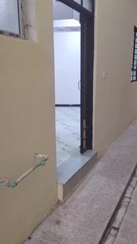 باب جديد • قرب جامع جويجاتي • بناء حديث