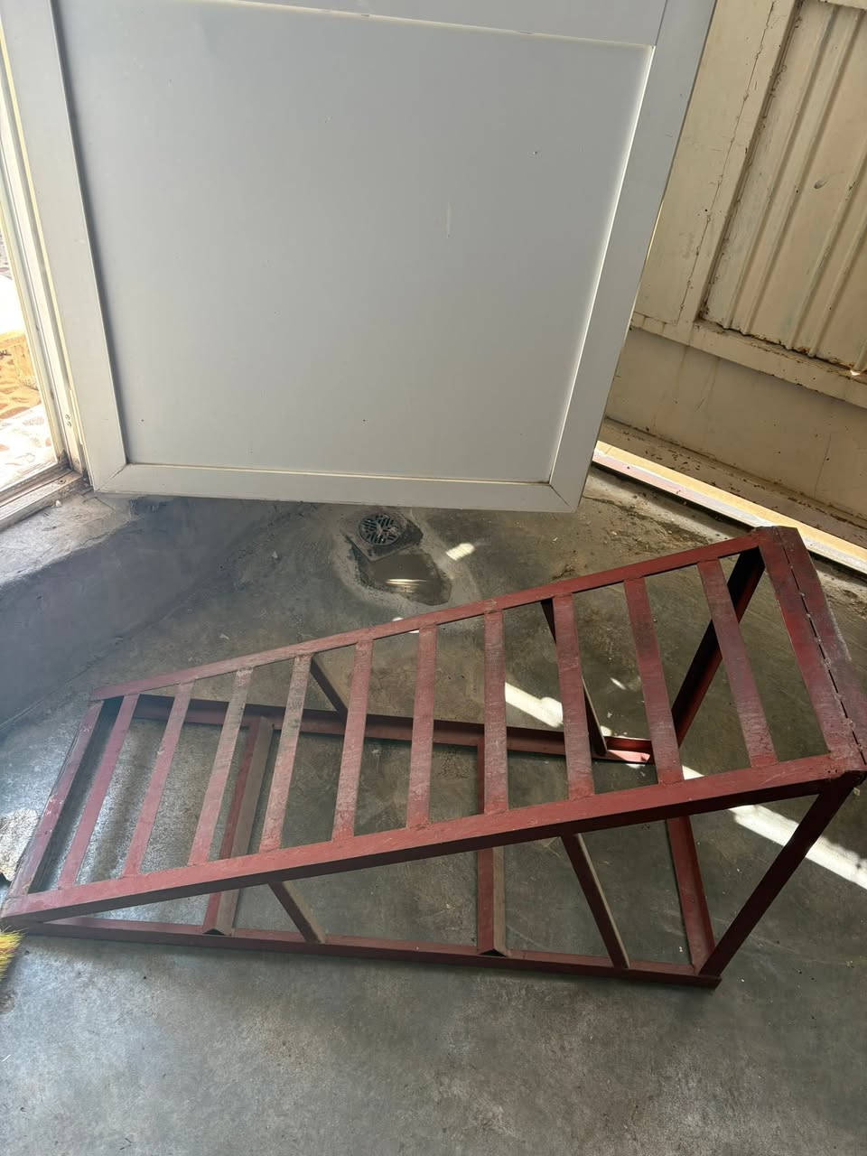 ئەم ڕەمپای ئاسنە بۆ فرۆشتن لە سلێمانی
قیاسی پانی 40cm بەرزی 50cm درێژی 1,10cm
نرخی 40 هەزار
بۆ پەیوەندی ***********
