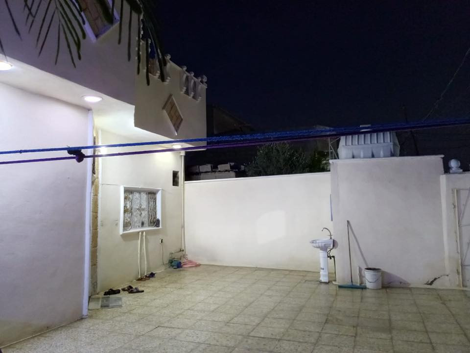 سلام عليكم بيت مساحه 200متر بحي فدك قرب الافران مال فدك بي غرفتين نوم و
صاله ومطبخ واستقبال ومنور وترك  صحيات داخليه وخارجيه بيت صب مسلح
 كامل مطبك ارضيه وجدران والتطبيك
 نضيف الكراج مالته خير من الله جبير  مسجل بل امانه ومشمول بل تطويب بي قصاصه ورقم همين باسمي مكان البيت المشتل حي فدك قرب الافران صمون فدك سعر 65وبي مجال الرقم ***********الرقم بي واتساب شارع مالته عريض وخير من الله المنطقه خدمات كامله مي مجاري كهرباء خطين حته سحب مولد متحتاج
