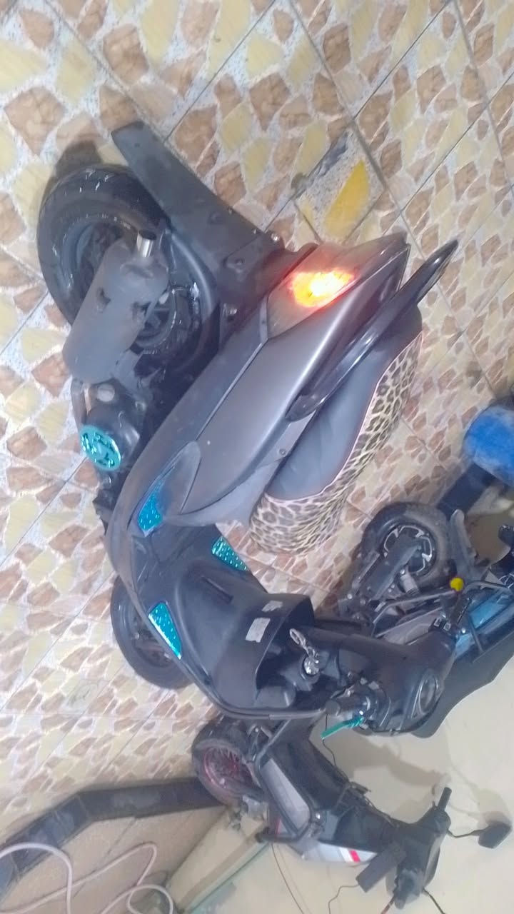 سلام عليكم 
ماكس عدله 49 
بلاديه كلها 
نكره صلف
مزوده 
صالنصه FM ام طلقات 
سعر 550 مكان فلوجه 

***********
