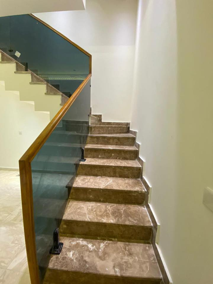 🔱لـــلـــبــيــع في الــسـيـديـه 🔱

📍موقع السيديه الظباط ضهر جامع الاقصى 

🏠مساحه 130 متر واجهه 6،5 نزال 20 

شارع 15 رصيف 2 متر 

جديد ممسكون بناء سنه 2025 

يتكون من مدخلين 

مطبخ صاله +خدمات الى الصاله جلسه وغرفه نوم سويت

الطابق الثاني ثلاثه نوم خدمات عدد ثلاثه 

الطابق الثالث غرفه نوم صاله مطبخ خدمات عدد 2 

واجهه مـرمـر 

ارضيه مرمر 

باب داخل تفصال 

باب قاصه 

سبالت دفن 

كامرات دفن 

خزان ماء عدد 3 

سخانات عدد 3 

🔴 نكفيك عناء البحث ✔️ لتمتلك عقارك

عندك بيت 🏠 وحاير شلون تبيعه نحن نجيبلك المشتري وبسعر الذي يناسبك

عندك بناء 🏗️ وما عندك وقت تبني نحن نبني لك بأسعار تنافسيه وبكوادر هندسيه مع توثيق مراحل العمل بالتصوير حتى تكون مطمئن

‏‎المراسلة عبر الصفحة او الاتصال على الأرقام التاليه

عندك عقار تريد تستثمرة ومتعرف شلون ❗️

تكدر كلشي تسوي تبيع وتشتري وتستثمر وأنت مطمئن 💯
‏‎📲 أرسل رقم (1) وسيتم الرد عليك فورًا 

‏‎💰 التعامل والتفاوض مباشر مع صاحب العقار 
بسعر مميز جداً فقط 650 مليون وبي محال
للاسـتفسـار الاتـصال علـى الارقـام التـاليه 

***********
***********
━━━━━━━━━━━━━━
#بيت #عقارات #منزل #بيع #وساطة_عقارية
#شركة #سيدية #بغداد #عراق
#عقارات_السيدية
#عقارات_الكرخ #ايجار_تجاري
#بنايات_سكنية
#عقارات_القادسية #عقارات_اليرموك #عقارات_المنصور
#عقارات_الحارثية #عقارات_الكاظمية #عقارات_الاعظمية
#عقارات_العطيفية #عقارات_حي_الجامعة
