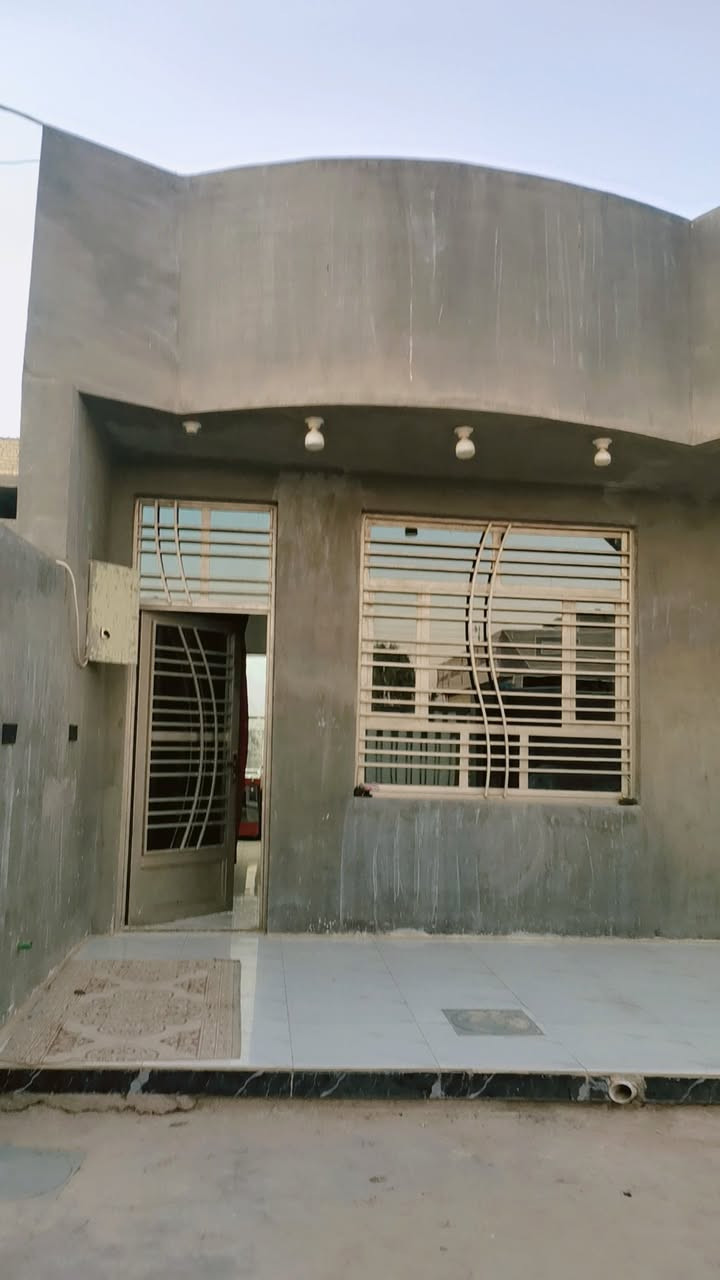 السلام عليكم دار للبيع مع كاع  ينباع وحده او ويه الكاع واذا الكاع وحدها هم ماكو شكال ابيعها مساحه البيت٢٠٠  والكاع هم ٢٠٠  سند ٢٥ بناء جديد درجه اولى يبعد عن الشارع العام ٥٠ متر العنوان قريب ع خنساء مقابل البانزين خانه مال خنساء غرفتين نوم وصاله واستقبال ومطبخ حار وبارد وحمام و٢ مناور اي استفسار اتصل *********** او واتساب ***********

