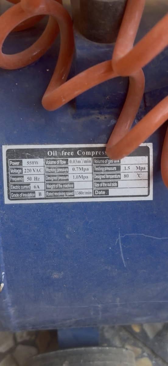 للبيع كمبريسر هواء نظافه 99‎%‎
صناعه اللماني باله
50 لتر
ماطور بدون قايش
يسحب 2 امبير 
الكيج 180 يفصل هوه تلقائي على 120
يتحمل حراره 80 درجه
ويا هديه مسدس رش صبغ سلستيل اصلي 
العنوان بغداد شارع فلسطين 
السعر 250 الشراي يتصل 

***********
