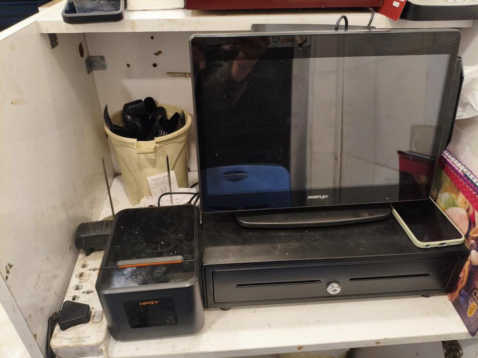 السلام عليكم وكالة 1990 للبيع لعدم التفرغ مطعم شغال وخير من الله موقعة ممتاز للاستفسار اكثر ***********
