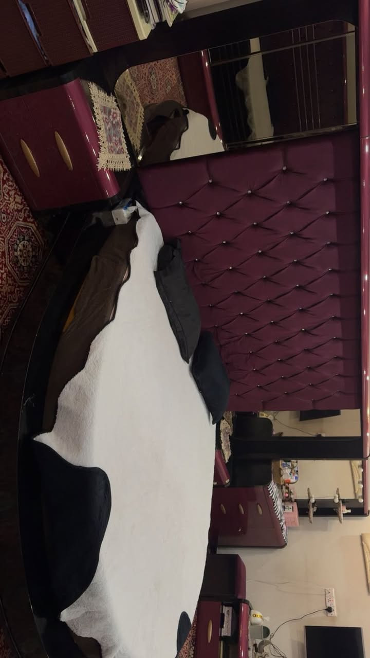 السلام عليكم غرفة للبيع استعمال قليل المبلغ 2مليون وبيه مجال بسيط الرقم *********** المكان بغداد
