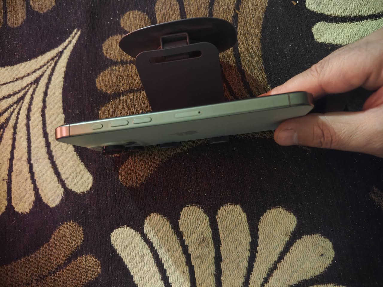 ايفون 16 برو ماكس ذاكرة 256 البطارية 100 عدد دورات الشحن 186 الجهاز بدل ضهر. ما مفتوح بعده بالضمان  السعر 1325  راسلني واتساب ***********
