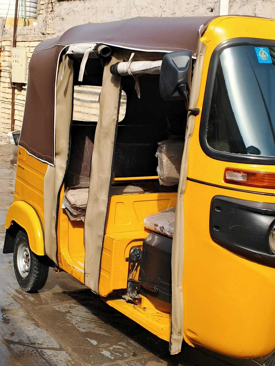 السلام عليكم تكتك2020للبيع تكتك حلوة نضيفه شوف عينك وتجي وتشوف مكينه خير من الله كبل لشارع رقم وسنوية ب اسمي كلشي موضح السعر7ونص وبيها مجال حك الجيه العنوان مدينة الصدر الاورفلي للتواصل***********او خاص
