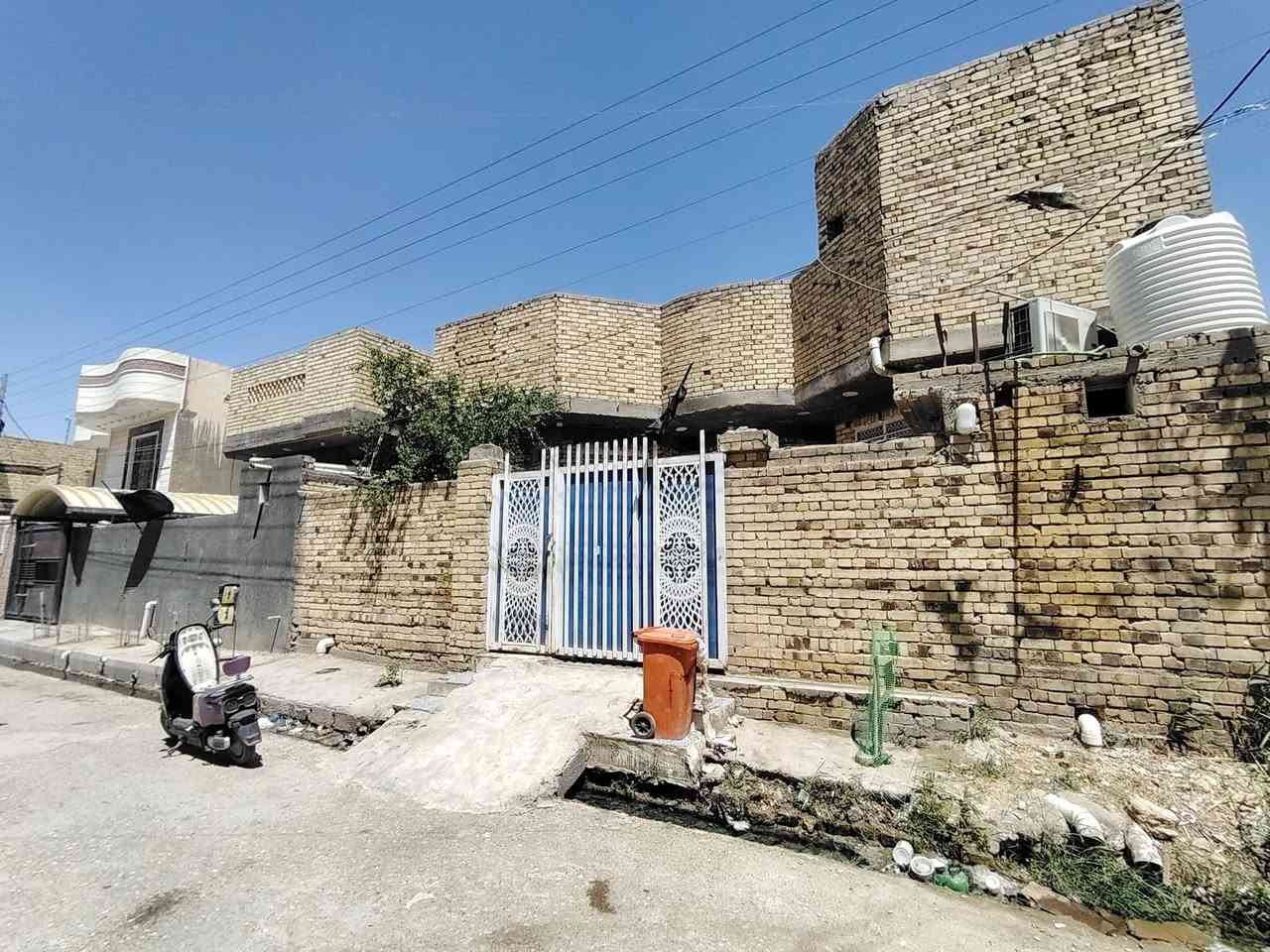 بيت للبيع طابو ٢٤٠ متر بحي الجمعيه شارع استاذ فوزي يتكون من ٥ غرف واستقبال وهول عدد٢ و٤ صحيات
***********
بيت للبيع طابو ٢٤٠ متر بحي الجمعيه شارع استاذ فوزي يتكون من ٥ غرف واستقبال وهول عدد٢ و٤ صحيات

