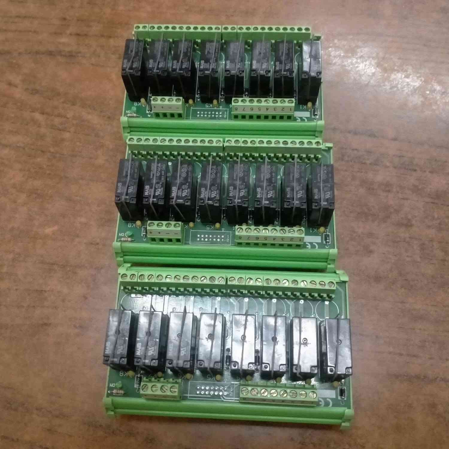 لوحات ريلاي (Relay Module) صناعية 8 قنوات - ماركة NAIS الأصلية
للبيع لوحات ريلاي (Relay Module) صناعية بحالة ممتازة، مثالية لأنظمة التحكم الآلي (PLC) ولوحات التحكم الكهربائية.
المواصفات الفنية:
عدد القنوات: 8 قنوات (8-Channel).
نوع الريليهات: NAIS (علامة تجارية عالية الجودة).
جهد التشغيل: 24 فولت تيار مستمر (DC 24V).
التصميم: مزودة بقاعدة تثبيت لسهولة التركيب على (DIN Rail).
الحالة: حالة ممتازة ونظيفة جداً.
الي عايزهم يكلمني خاص


**إذا كنت صاحب هذا الإعلان وتريد حذفه لأي سبب، رجاءا أرسل رسالة إلى الدعم الفني**