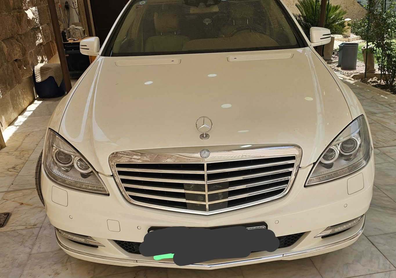 السلام عليكم للبيع
مارسيدس s500 باب طويل موديل 2010 
خليجي
رقم صلاح الدين الرقم الجديد 
تحويل ثاني يوم
السياره مكفوله بيها قطعه صبغ كلير  فقط الباب الامامي الايمن
فول فول مواصفات بانوراما
اربع كشانه تادفئه وتبريد 
ابواب شفط
بردات كهرباء 
إضائه داخليه متغيره
جنطه شفط
تلفون خلفي ستيرن خزن
مقاعد خلفيه منفصله 
ثلاجه خلفيه 
تبريد خلفي منفصل 
شاشه خلفيه عدد اثنين 
رادار ناظور ليلي
كامره خلفيه
تحكم اربع اكشانه 
وتكدر تتحكم بلكشن الكدام من الكشن الخلفي
ثلاثه وضعيات قياده
شفتات ستيرن 
ابواب شفط 
رادار 
بصمة 
حساسات 
بريك اوتو هولد 
وبعد بيها مواصفات
السعر235  
رقم صاحب السياره 
***********
