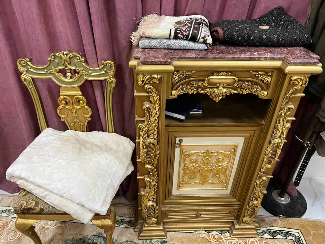 غرفه نوم للبيع ..
غرفه نوم صناعه مصري دمياطي بطراز فخم تحتوي على 4 قط 
الغرفه كما واضحه بل الصور غرفه جديده المكان بابل(حله) للاستفسار لاتصال(‭***********‬)
