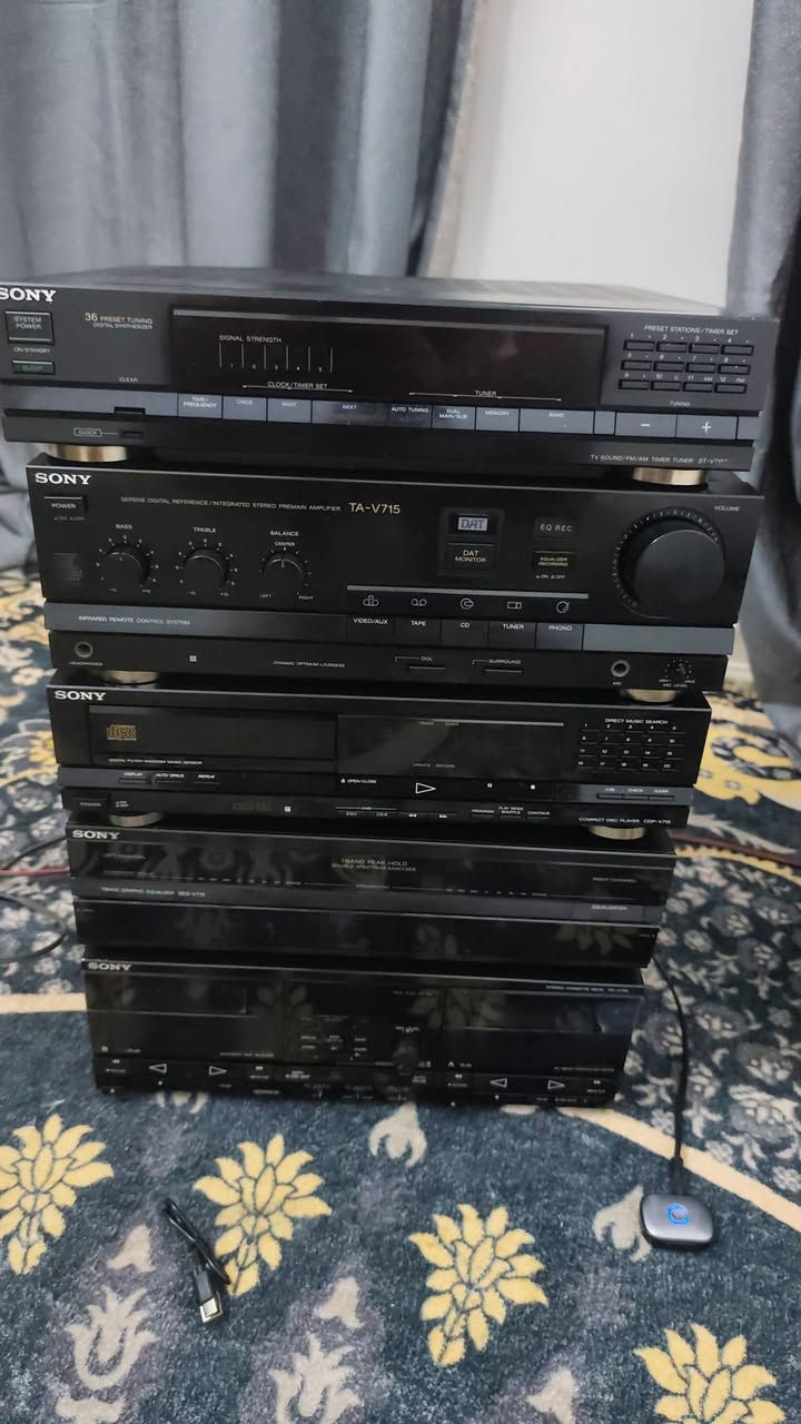 سوني ٧١٥ 
٥ قطع كلها شغالة بس المسجل ماعرف شو طفة اعتقد الكيبل بي مشكله 

الجهاز جهازي من زمان نظيف ومبي اي عطل  
مجرد قبل فترة بدلت بالامبلي فاير كبستر واصلية ب٣٠ الف سويتها 
للاستفسار خاص


**إذا كنت صاحب هذا الإعلان وتريد حذفه لأي سبب، رجاءا أرسل رسالة إلى الدعم الفني**