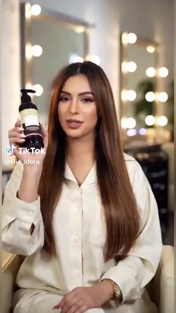 أعتني بشعري كثيرًا، لكن أطرافه جافه!😣
تجربه عاشها كل واحد منا مرة على الأقل.
بسبب
غسل الشعر بطريقة غير صحيحة، استخدام الشامبو غير المناسب، الاستخدام المستمر لمجفف الشعر و أجهزة تملیس الشعر.
و لكن
واحدة من آلاف فوائد ماسك الأعشاب المنعم و المقوي للشعر لیدورا هربال هي زيادة رطوبة الشعر ومرونته و بالإضافة إلی أنه يمنع جفاف الشعر،  یصلح و یعید إحیاء جذع الشعرة أيضًا. 😍
ماذا تفعل أنت لتجفيف شعرك بعد الاستحمام


**إذا كنت صاحب هذا الإعلان وتريد حذفه لأي سبب، رجاءا أرسل رسالة إلى الدعم الفني**