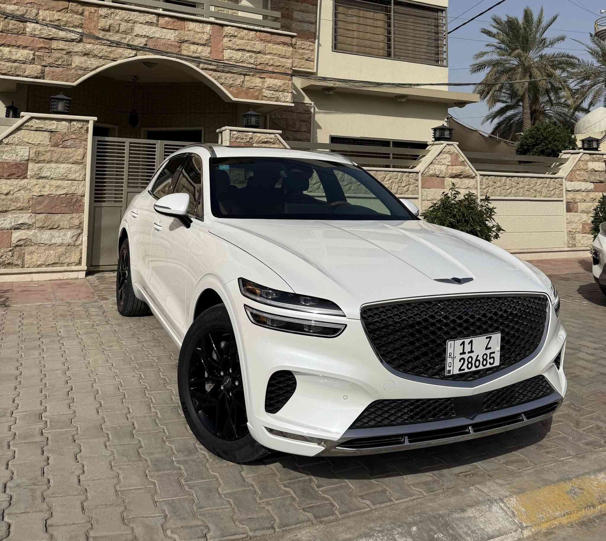 السلام عليكم 
للبيع : Genesis Gv70 2024 
المحرك : 2,5 turbo ( اربعه سلندر ) 
عداد المسافه : 8500 اخت الزيروو
الضرر : جاملغ خلفي ايسر صبغ + باب ايسر خلفي تبديل نفس اللون (( السياره بجم كبس مكفوله من الايرباك  واللغود والشواصي والدواخل حادثهه بسيط ✅ )) 
رقم بغداد باسمي تحويل مباشر ✅ 
السياره تدفئة وتبريد كشنات امامي + خلفي .. 
بانوراما . 
كراسي كهربائيه بالكامل . 
توقف ذاتي ،
رادارات امامي + خلفي 
كامرات امامي + خلفي 
نقط عمياء 
قياده ذاتيه 
تحديد سرعه 
وبعد بيها هواي مواصفات 
السياره جديده ونظيفه بحالة الوكاله مابيهه مصرف برغي 
البارحه تبولشت وحمام داخلي كامل 
السعر : 33,700 وبيها مجال 
مكاني بغداد المنصور 
رقم : ***********
