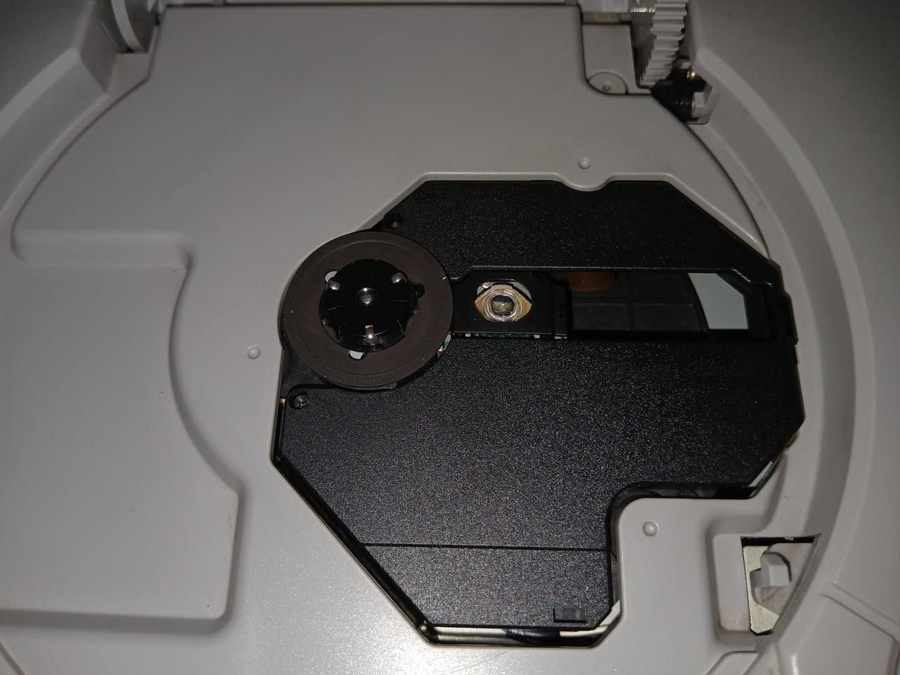 سلام عليكم
بليستيشن 1 للبيع ريجن أمريكي  نظافة 100% 
عدسه نظيفه تاكل القرص اكل ..جهاز وحش بمعنى الكلمه ( نادر تلكه هيج جهاز نظيف و يشغل اقراص ) 

ملحقات الجهاز:
7 اقراص نظيفه لاتشوبها شائبة القرص الواحد سعرة 1500 دينار بس راح احسب ال7 اقراص بسعر 10 الاف كلهم
1- بيسي مان
2- زينا 
3- ويننغ الفن
4- مدل اوف هونر 
5- جاكي شان
6- فيجلانت 8
7- ارمي مان 

جوستك بلي 2 عدد 1 + 1 بسعر 5 الاف 
فيشة + مشغل

المواصفات:
Model No: SCPH-5501
NTSC U/C
Made in Japan

ريجن أمريكي 

يشتغل على 110–120V

يشغل ألعاب NTSC (أمريكي/ياباني)

الجهاز مع الجوستك عدد 2 و 7 اقراص سعرة ( 100الف) قفل.


**إذا كنت صاحب هذا الإعلان وتريد حذفه لأي سبب، رجاءا أرسل رسالة إلى الدعم الفني**