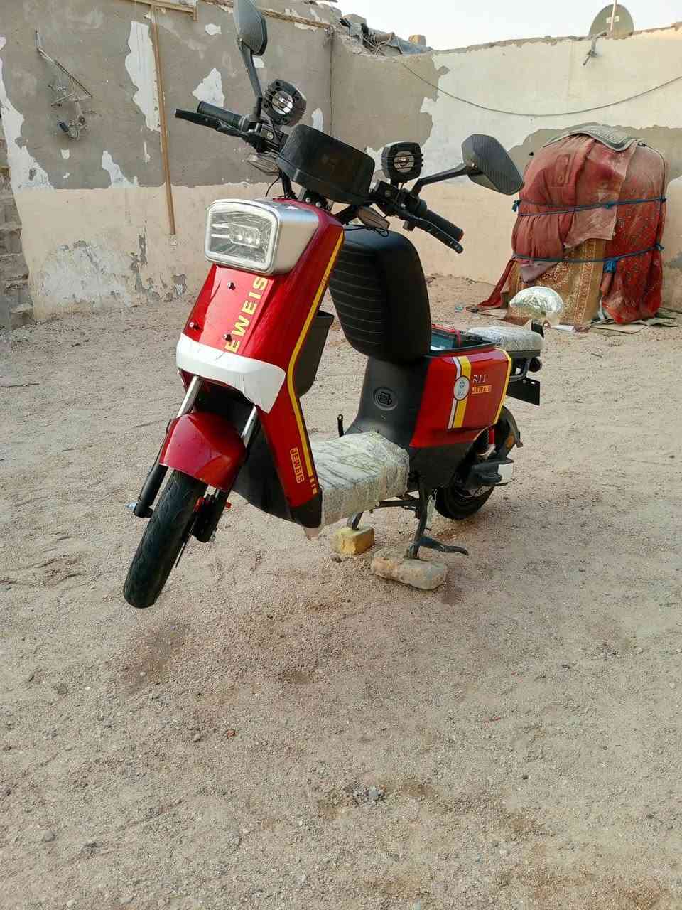 السلام عليكم مكان بصره الزبير 
دراجه ار 11 شحن موديل 2026 بطاريات الدبل حجم البطاريات 32 دراجه ما بيها نقص كهربائيات شغاله السرعه الحقيقي 75 بيها ربط بلوتوث مرايات وسله موجوده الدراجه ما بيها اي نقص دراجه صار لي من مشتريها ثلاثه اشهر  
الـــســــعــــــر 600وبيها مجال


**إذا كنت صاحب هذا الإعلان وتريد حذفه لأي سبب، رجاءا أرسل رسالة إلى الدعم الفني**