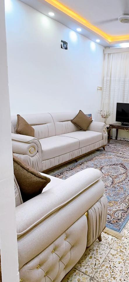 سلام عليكم
تخم قنفات للبيع 8 مقاعد
قنفتين ثلاثيه و قنفه ثنائي
الاسفنج بحاله ممتازة التخم كامل بدون اي ضرر فقط يحتاج تنظيف 
سعره 450 و بي مجال 
حك الجية و شركة التنظيف 
مكاني جكوك 
***********
