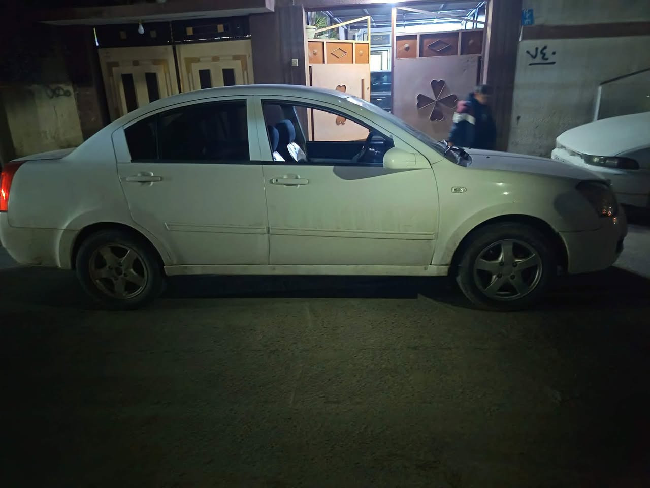 السلام عليكم مكلف بلنشر لسيارة مال ابن عمي شيري اي فايف موديل ٢٠٠٨ كير عادي رقم بغداد باسمة لسيارة صبغ عام اثر جراد كلير وتصليح خياسات  داخل كلة مدوشم كير محرك تبريد  كهربائيات كلة شغال ادامة كاملة صدر نص عمر السعر ٣٥ وبيها مجال العنوان بغداد اي استفسار الاتصال على الرقم وتحياتي  ***********
