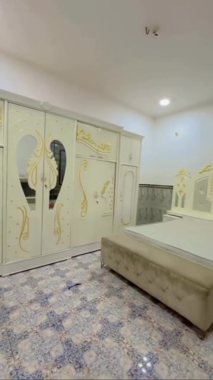 لبيع غرفه اخشاب عراقية جديدة ما مستخدمه شيء قليل تواصل على هاذا الرقم ***********
