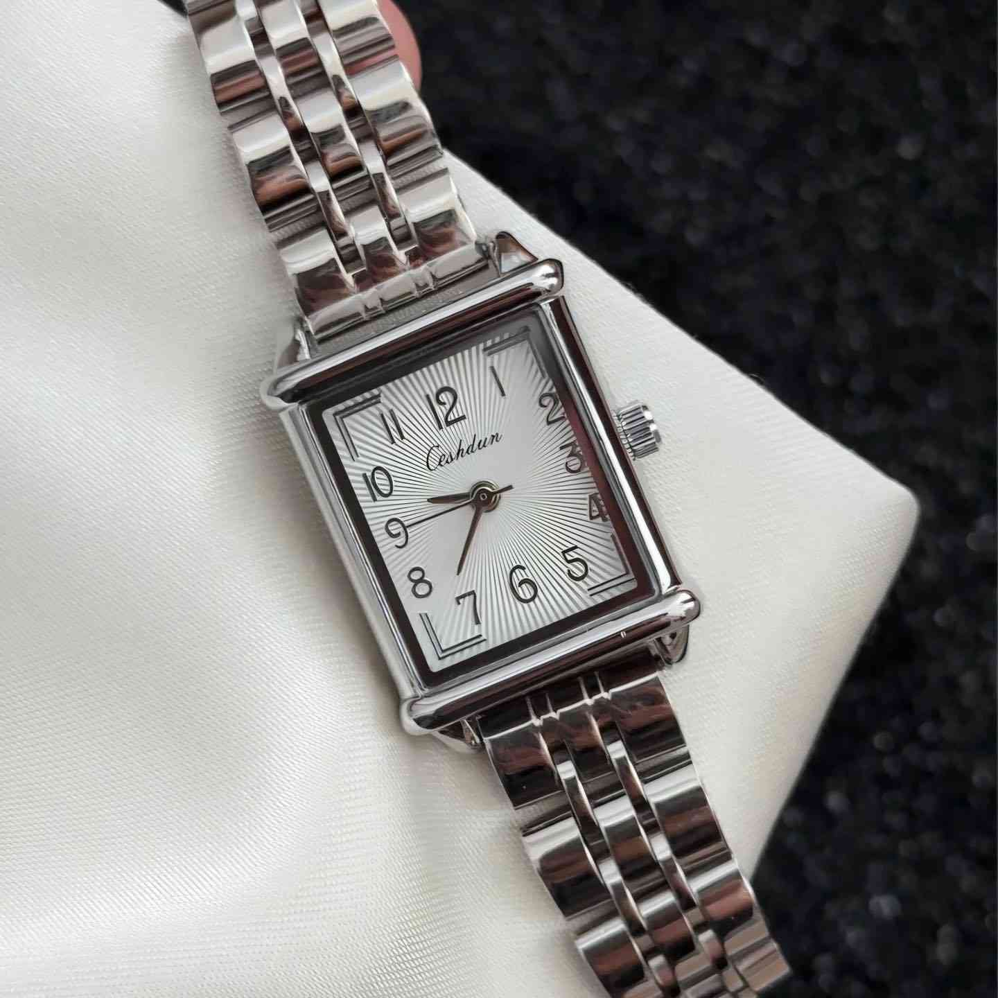 💖💖 جديد من فينوس سنتر ساعات نسائية بشكل راقي جدا تناسب جميع الأذواق ضمان سنة 💖💖💖


**إذا كنت صاحب هذا الإعلان وتريد حذفه لأي سبب، رجاءا أرسل رسالة إلى الدعم الفني**