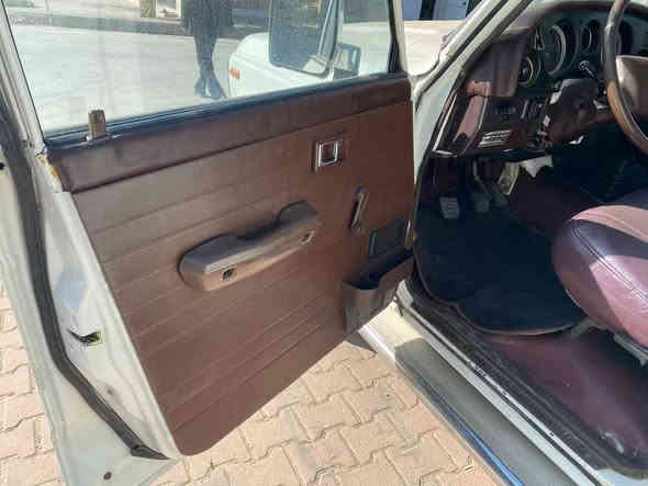 سلاو هاوريان  لاندكروزر بوو فروشتن موديل ١٩٨٩. گير ومه كينة ي   ٣F  ئارم پلاستيك  ده بل ئه كسل  چوار چرايه بوو زانياري زياتر تيل بوو ***********نرخي ٣٥ومعامله
