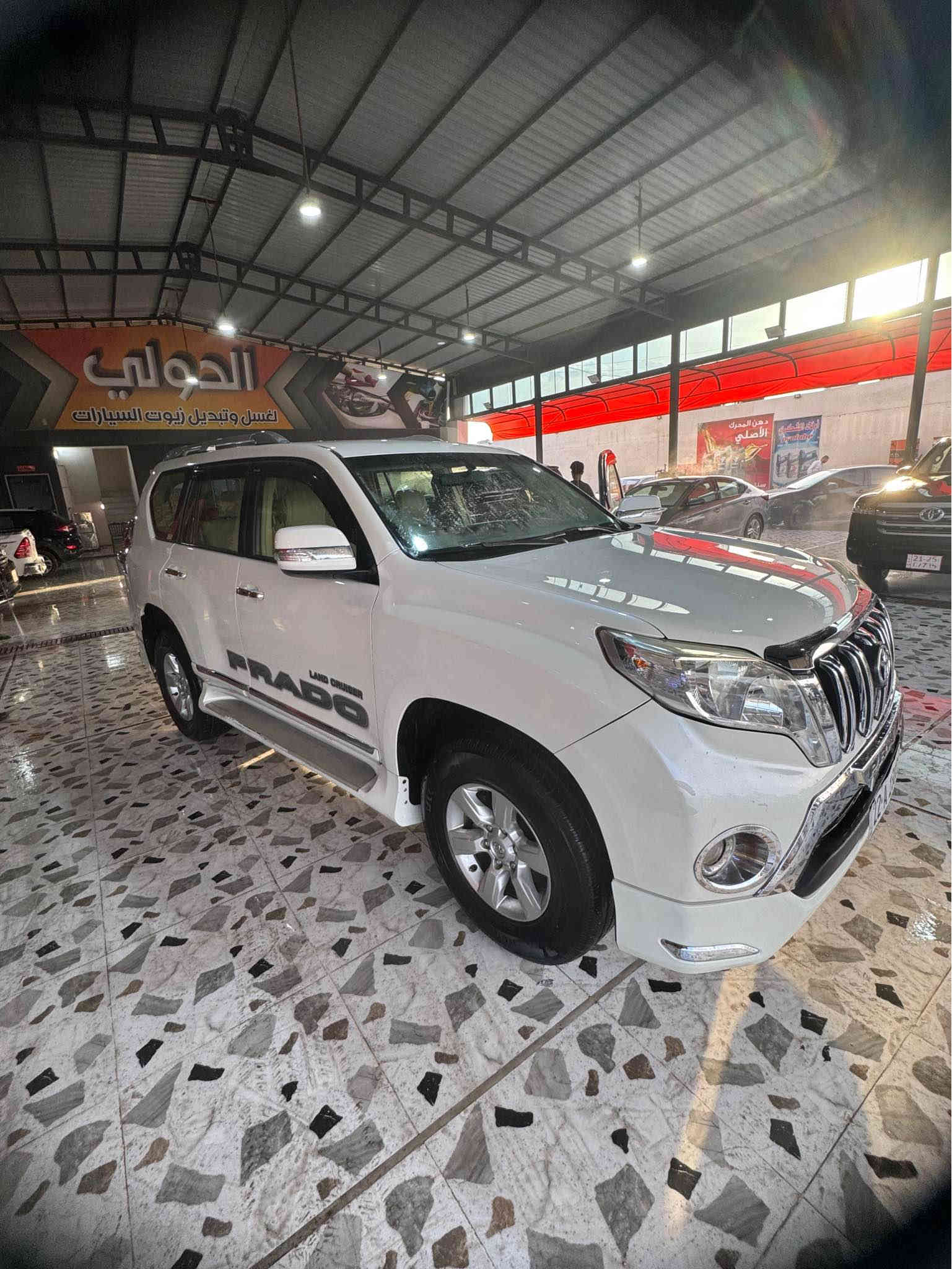 برادو 2015
محرك ٦ سلندر
ماشية ١٣٠ كيلو
كويتي دبل تانكي 
السيارة نظيفة ما شاء الله كلين  من ناحية الصبغ والبارد
فقط كم ملاحظة 
مكان السيارة الموصل 
السعر 340$
*********** موصل
