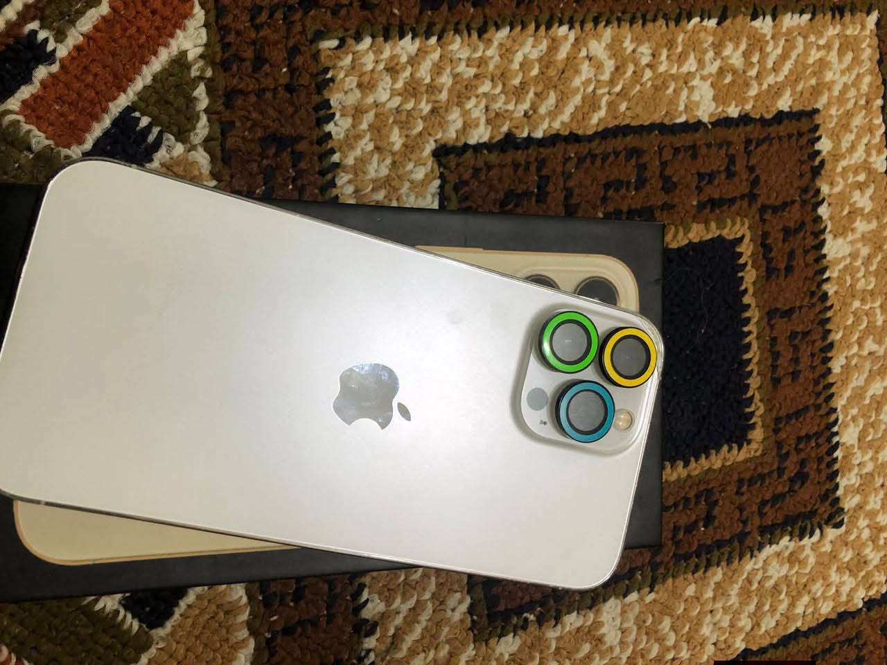 ايفون 13برو ماكس شخط مابي وتر ممفتوح ذاكره 256 والبطاريه 93 فقط بي هاذا الزلق بل الحافه ممبين سعره 625 مكاني بغداد حي الجهاد ***********
